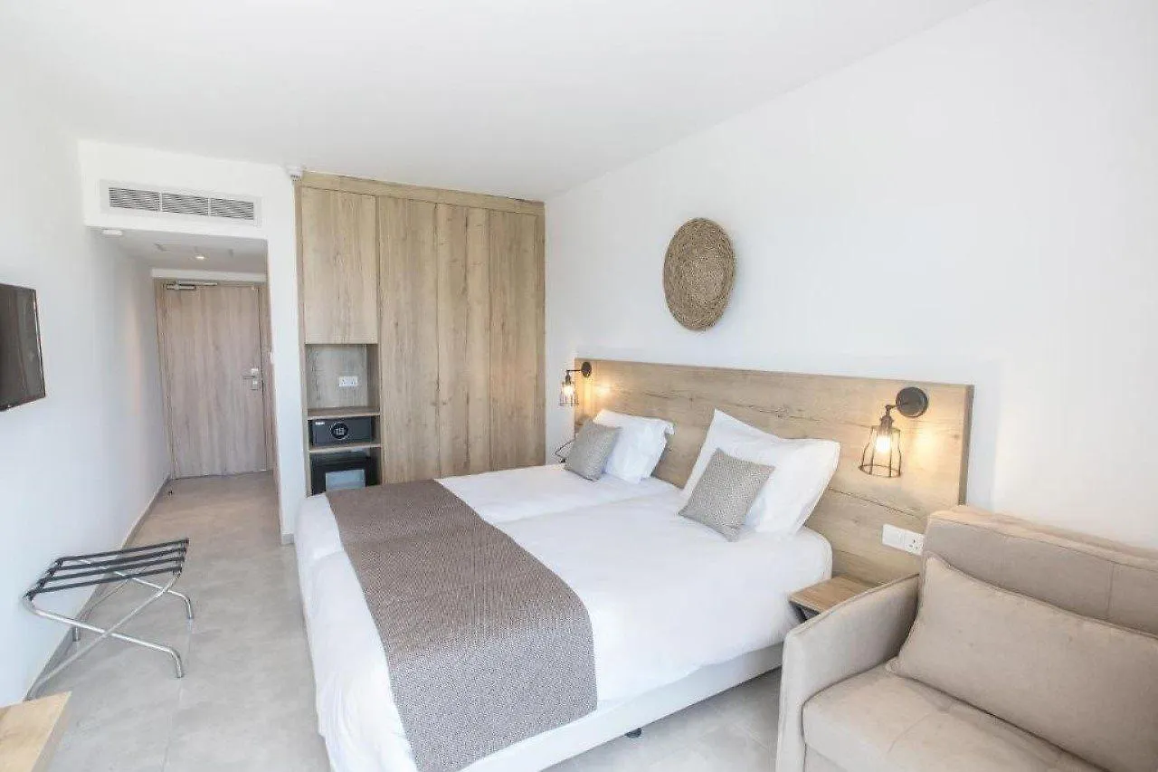Bohemian Gardens Hotel Protaras