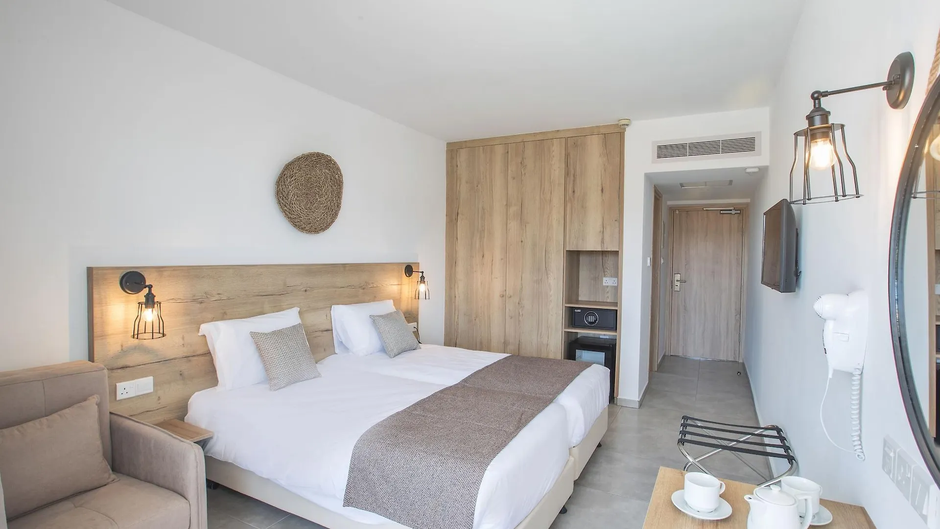 Bohemian Gardens Hotel Protaras