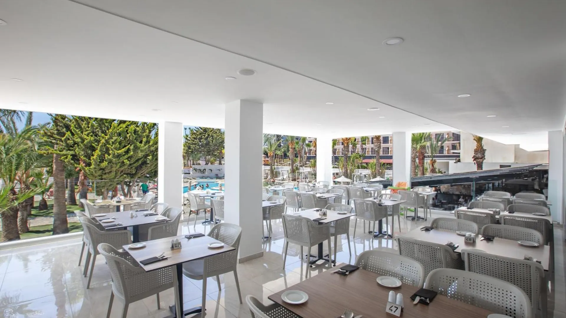 Bohemian Gardens Hotel Protaras
