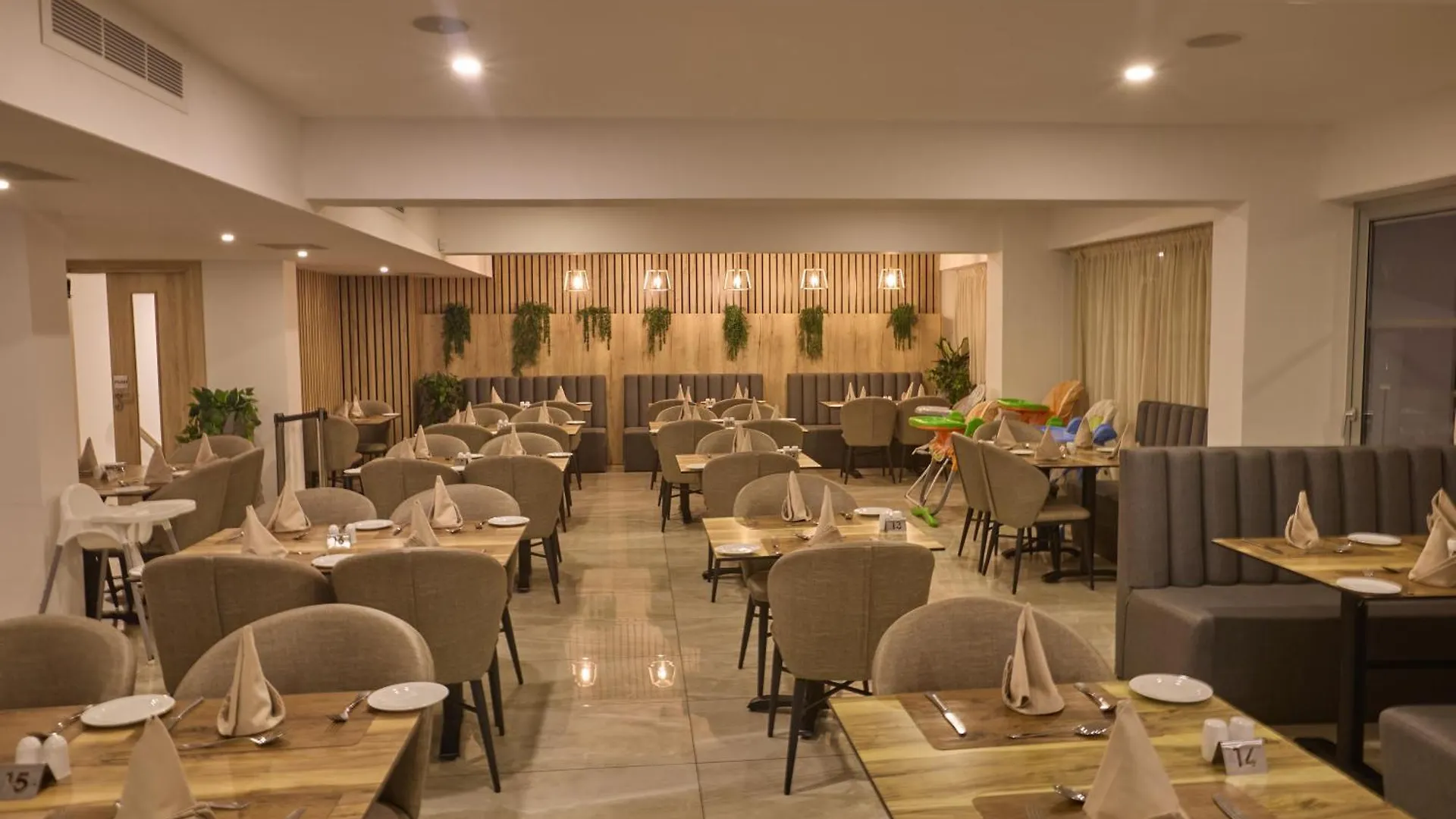 Bohemian Gardens Hotel 普罗塔拉斯