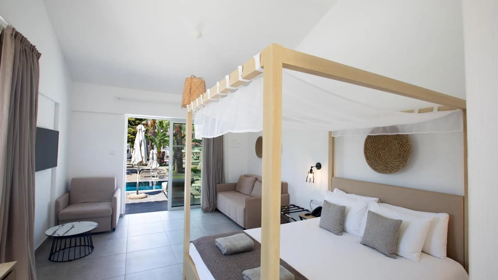 Bohemian Gardens Hotel Protaras