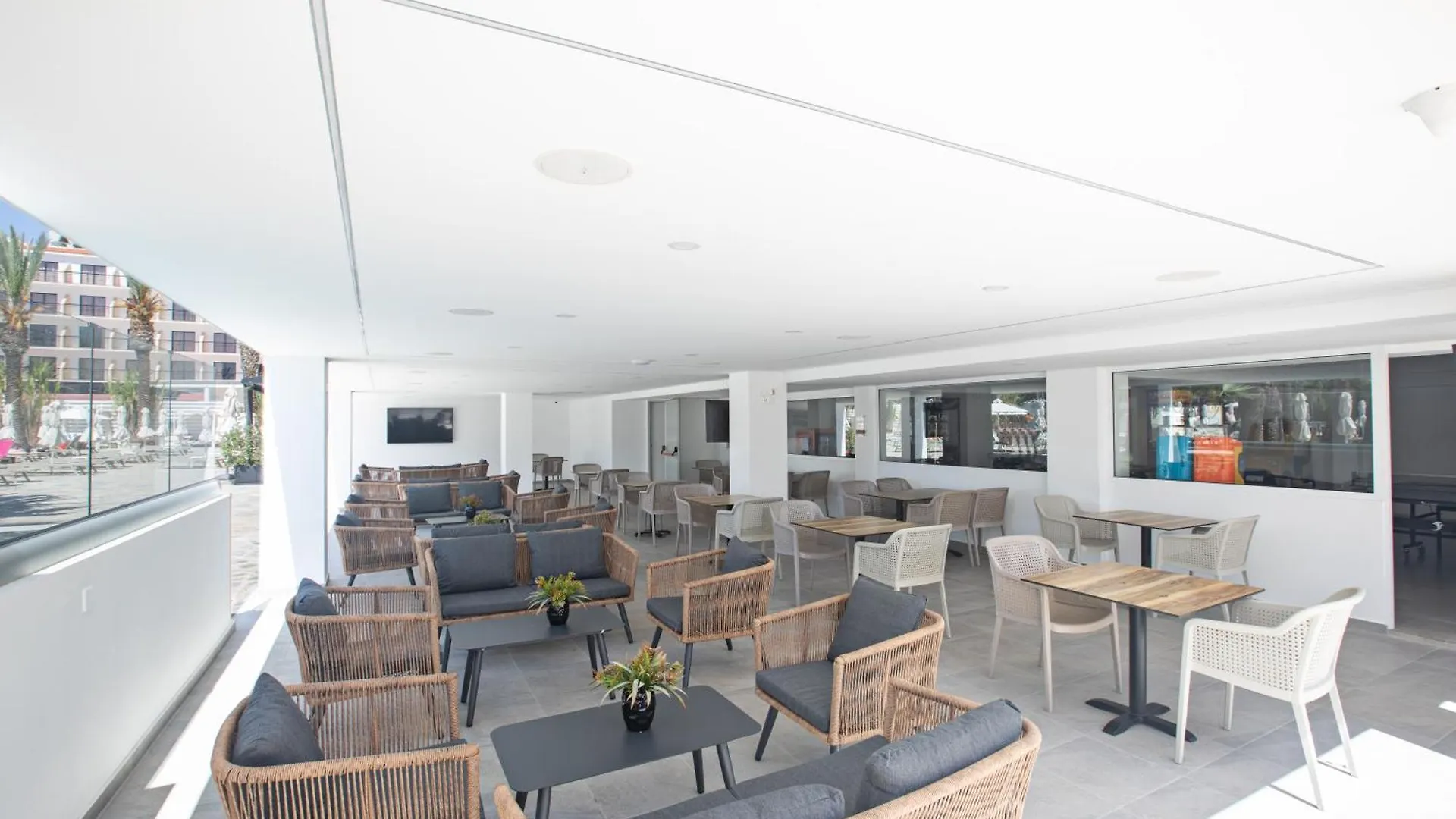 Bohemian Gardens Hotel Protaras
