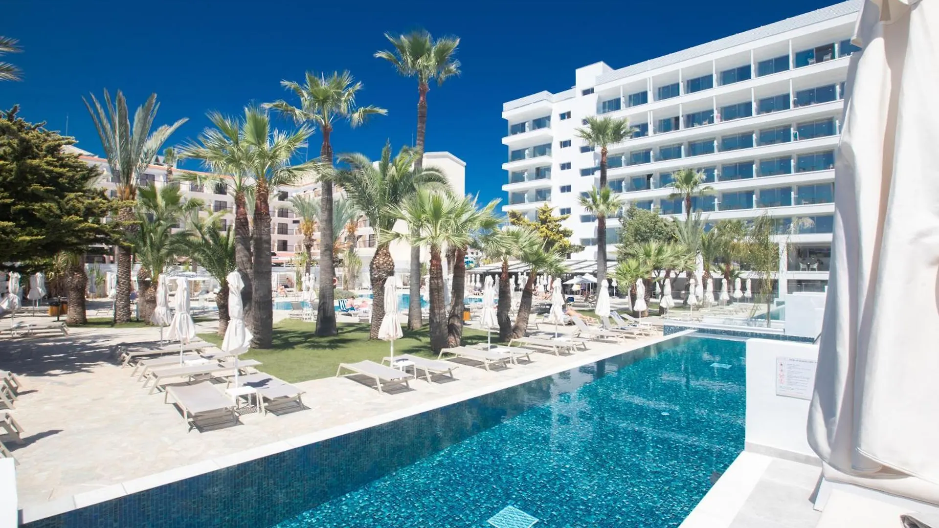Bohemian Gardens Hotel Protaras